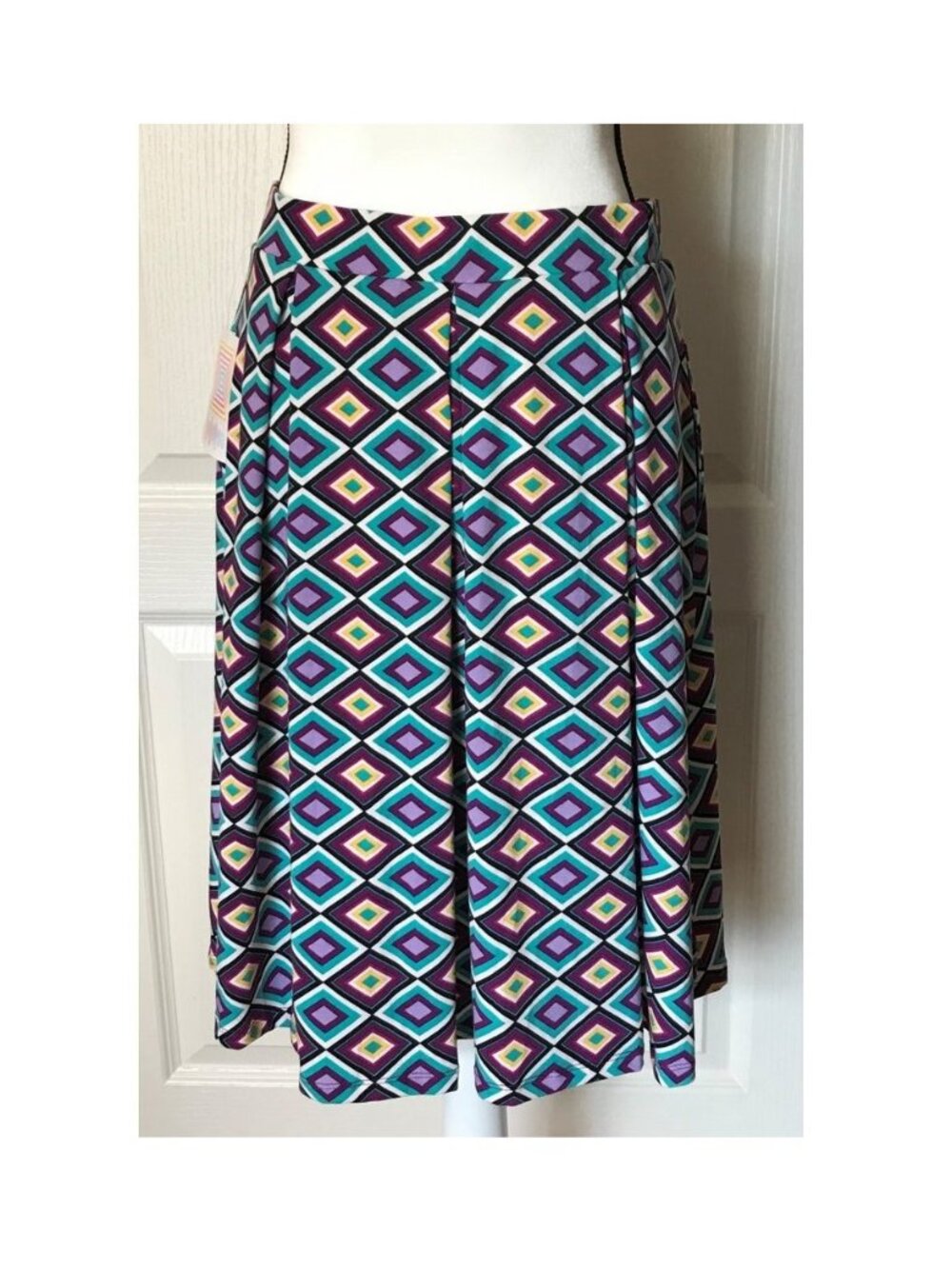 NWT LulaRoe Madison Geometric Pleated Skirt M